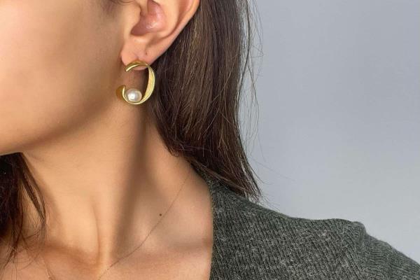 Pearl Curved Earrings 