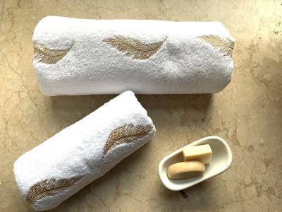 Gold Feather Set Of 2 Towels | Bathroom Accessories