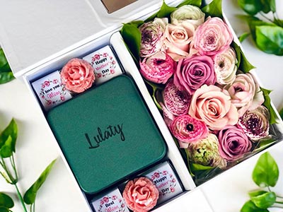Roses And Natural Pearl Necklace Giftbox