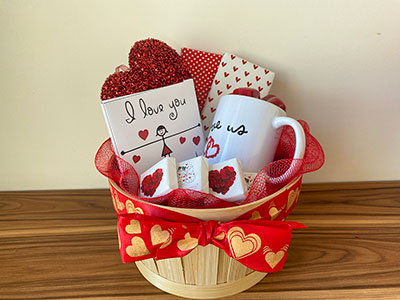 Hugs and Kisses Basket|Present