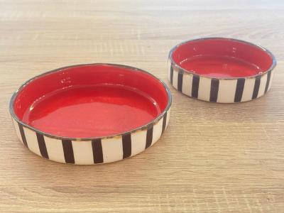 Round red stripes plate